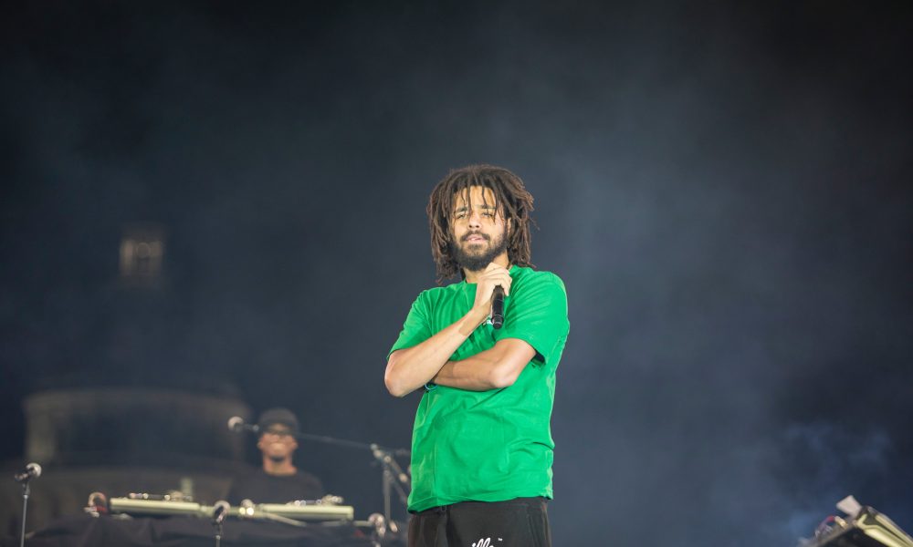 Photo of Jcole on stage