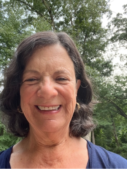 Image of Linda Sagor smiling