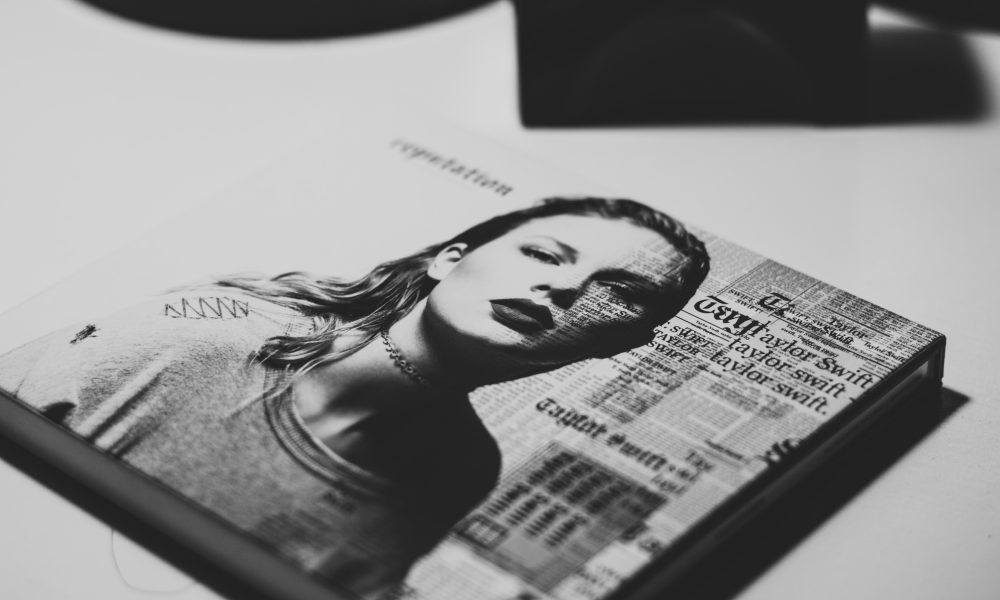 Photo of Taylor Swift. Photo courtesy of ROSA RAFAEL on Unsplash.