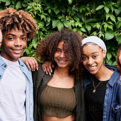 Image of teen friends by Ivan Gener