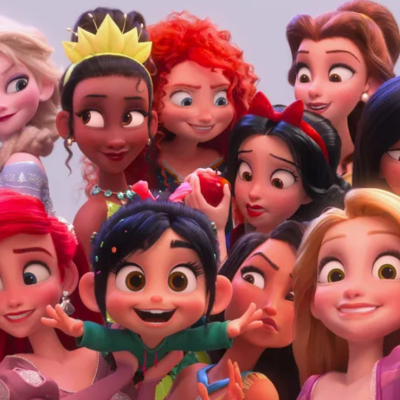 All of the Disney Princesses in one selfie-like image, a secne from Wreck it Raplh 2.