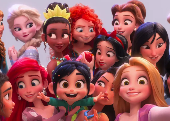 All of the Disney Princesses in one selfie-like image, a secne from Wreck it Raplh 2.